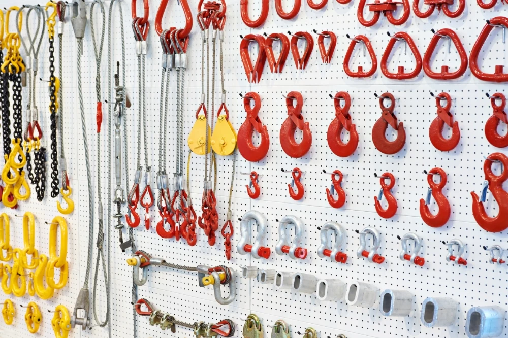 Lifting equipment like hooks and chains